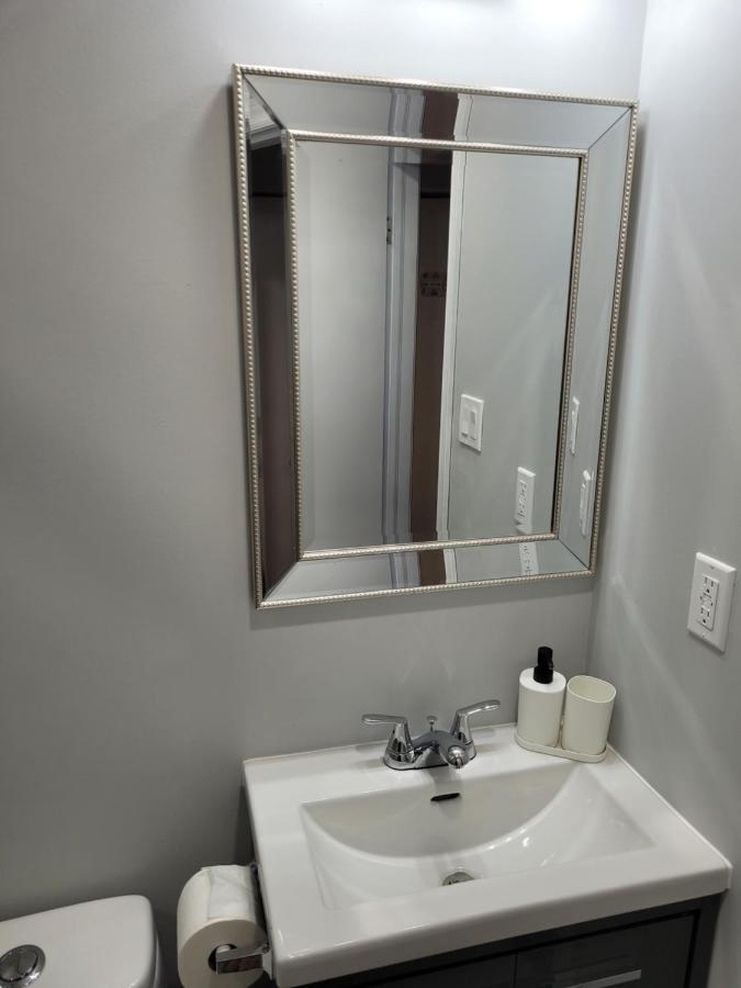 Guest House Basement - Master Bedrooms In Bayview Village Toronto Exterior foto